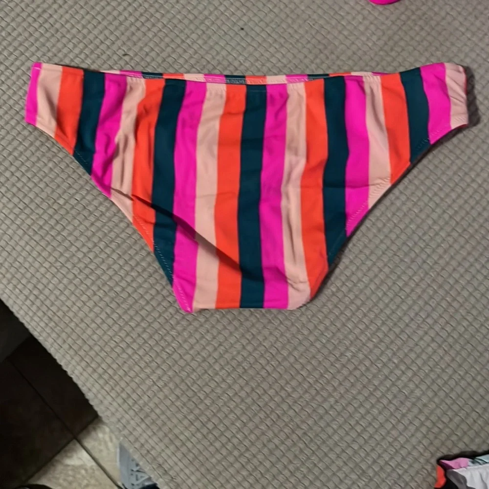 Shade & Shore 3 pieces swim bikini. Size S juniors - Picture 3 of 10